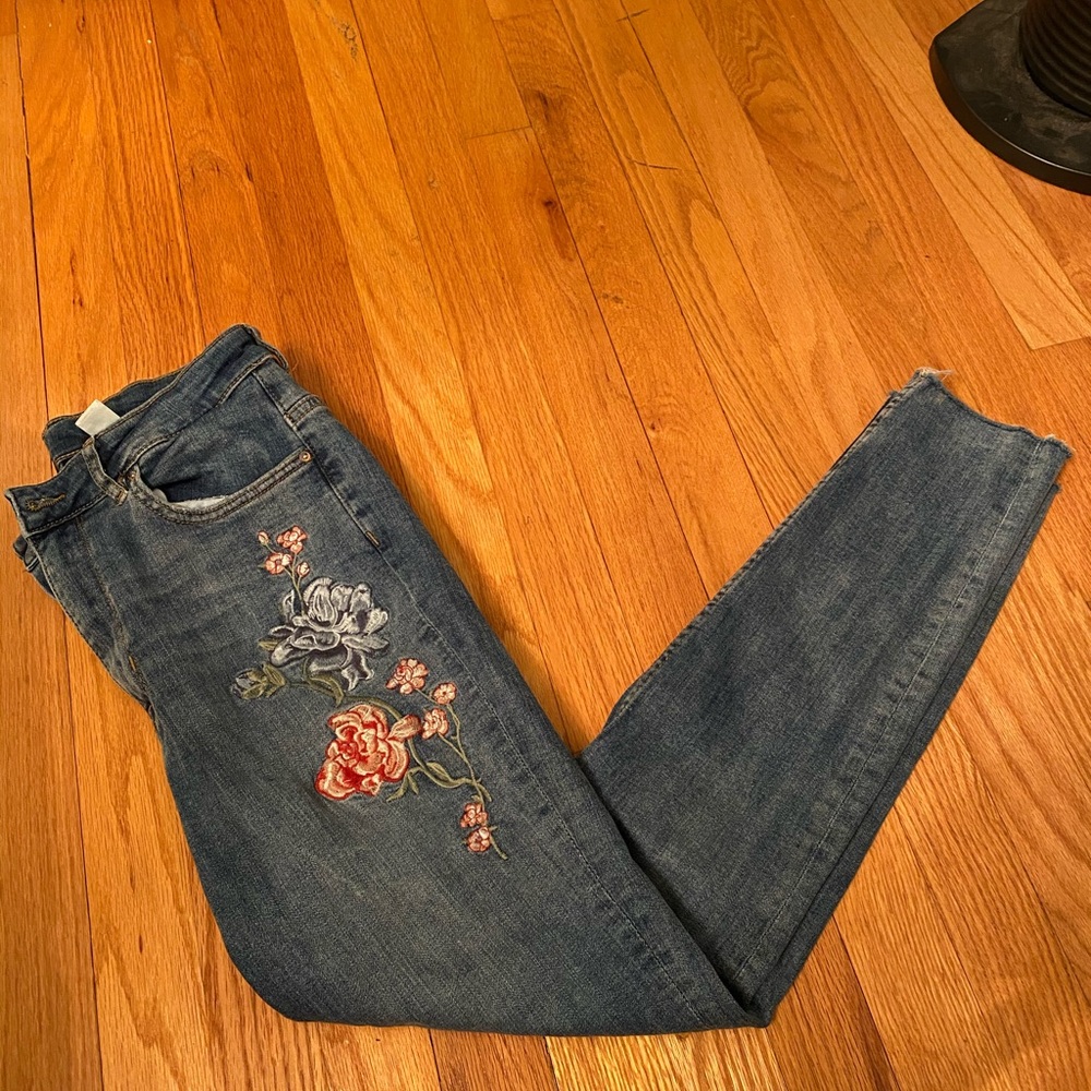 Jeans with floral accents